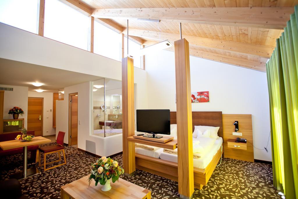Hotel Und Appartementhof Waldeck Bad Füssing Exteriör bild